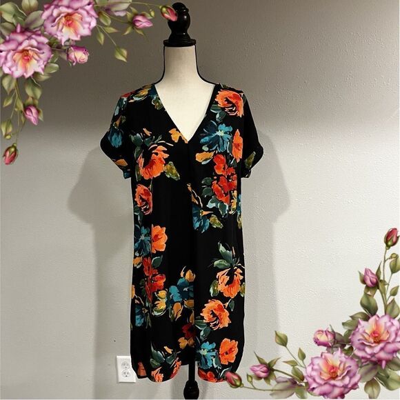 A New Day V-neck Short Sleeve Black Floral Shift Dress - Picture 1 of 13